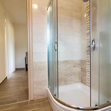 Charming Marisol 200m From The Villa Banjole