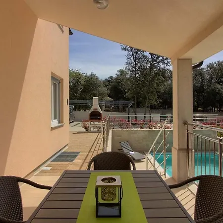 Charming Marisol 200m From The Banjole