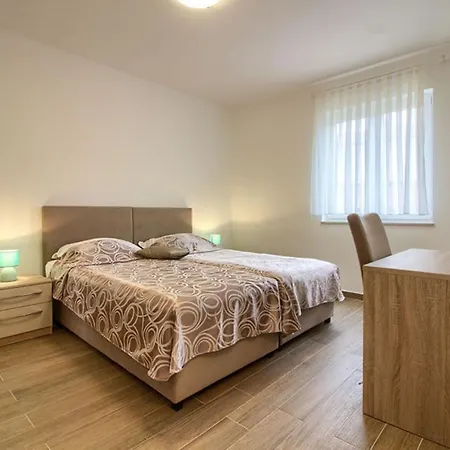 Charming Marisol 200m From The Villa Banjole