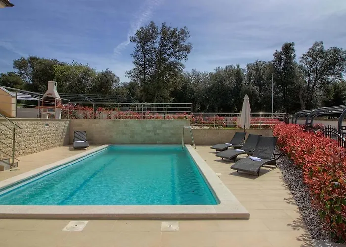 Charming Marisol 200m From The Villa Banjole