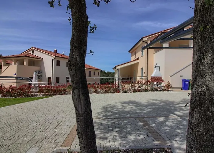 Charming Marisol 200m From The Villa Banjole