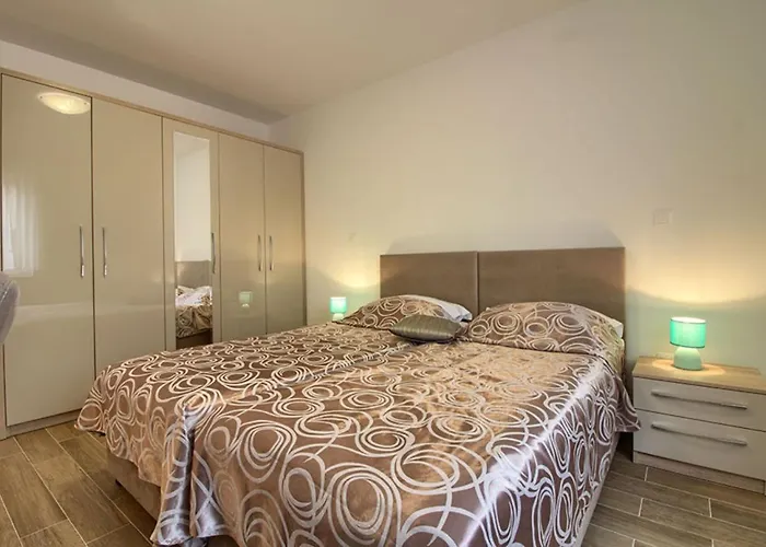 Charming Marisol 200m From The Villa Banjole